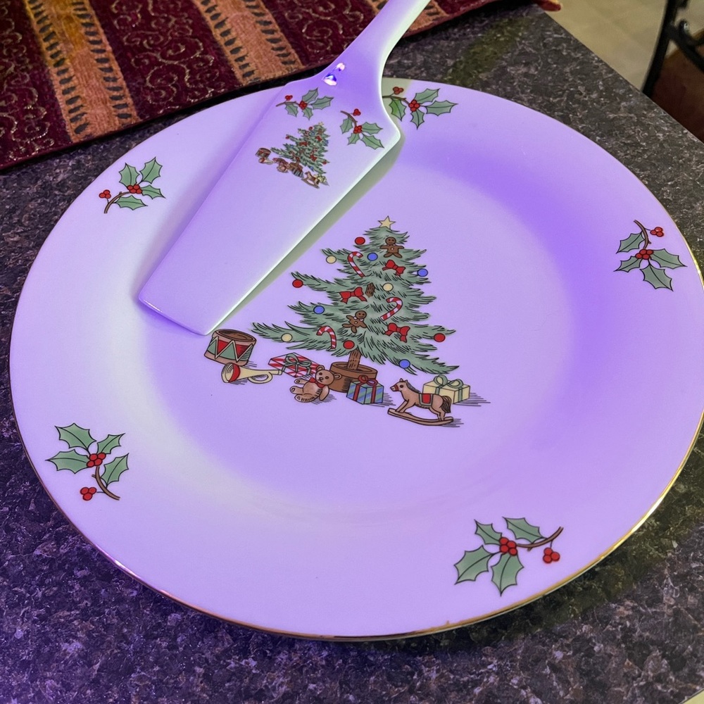 Christmas Cake Serving Dish w/Spatula